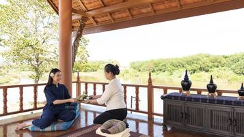Dampbad, kropsbehandlinger, aromaterapi, deep tissue-massage