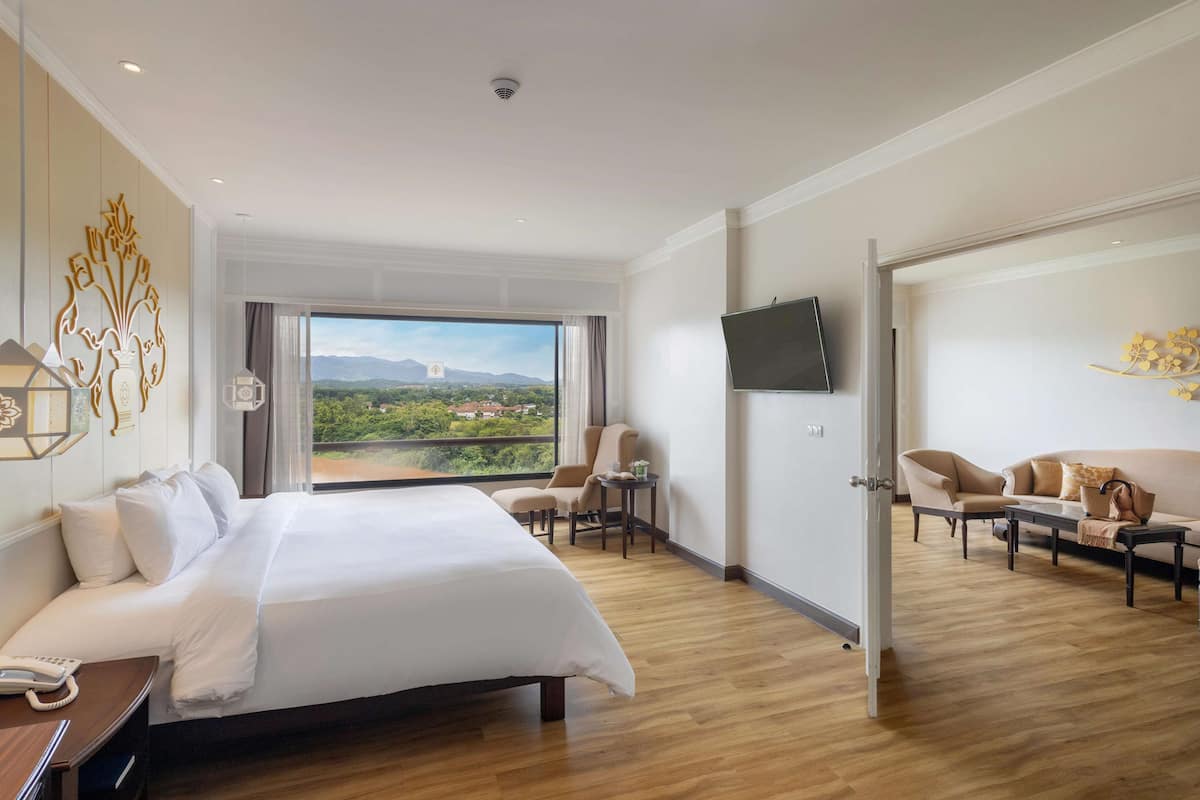 Riverie Suite | 1 bedroom, in-room safe, blackout drapes, iron/ironing board