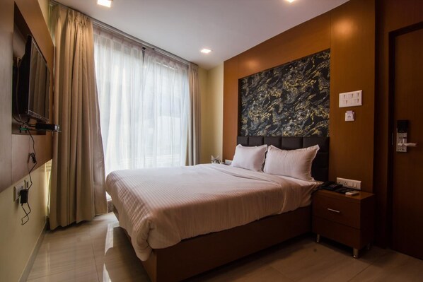 Soundproofing, rollaway beds, free WiFi - Hotel Sawood International (Kolkata)