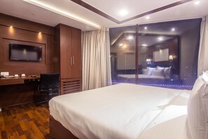 Soundproofing, rollaway beds, free WiFi - Hotel Sawood International (Kolkata)