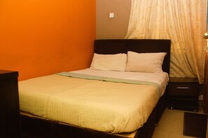 Premium bedding, free WiFi - Ikeja Transit Hotel (Lagos)
