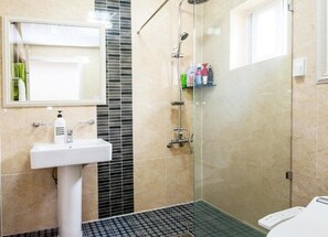 Talo | Kylpyhuone | Ilmaiset hygieniatuotteet, bidee