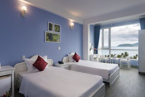 Deluxe Double or Twin Room, Sea View | In-room safe, desk, blackout drapes, soundproofing