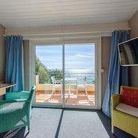 Triple Room | In-room safe, soundproofing, rollaway beds, free WiFi