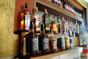 Bar (trong khuôn viên)