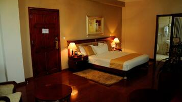 Royal Room, Jetted Tub | In-room safe, free WiFi, bed sheets
