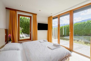 Deluxe Apartment | 1 bedroom, premium bedding, in-room safe, blackout drapes