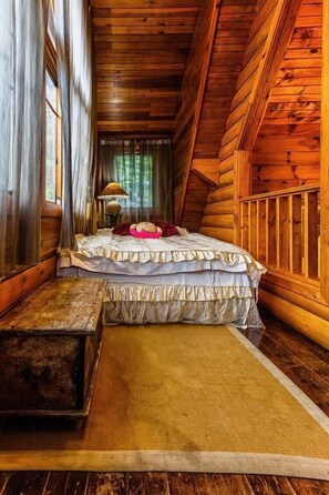 Deluxe Loft, 2 Bedrooms | Desk, free WiFi, bed sheets - Sun Moon Lake Full House Resort (Yuchi)