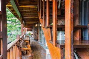 Loftsrom – deluxe, 2 soverom | Skrivebord, wi-fi (inkludert) og sengetøy