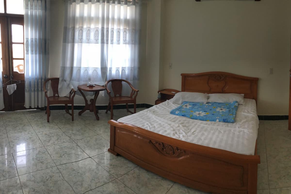 Triple Room | Desk, free WiFi
