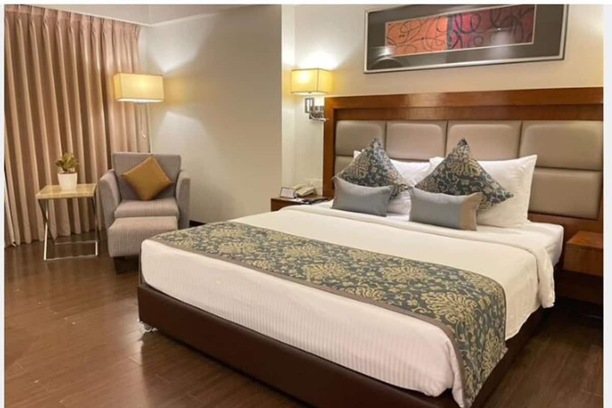 Habitación superior, 1 cama matrimonial | Ropa de cama de alta calidad y minibar