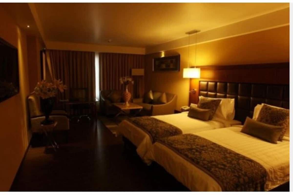 Habitación superior, 2 camas individuales | Ropa de cama de alta calidad y minibar