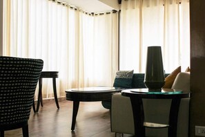 Executive Room, 1 Queen Bed | Living area - Namami Ganges Resort (Narendranagar)