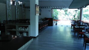 Daily buffet breakfast for a fee - Namami Ganges Resort (Narendranagar)