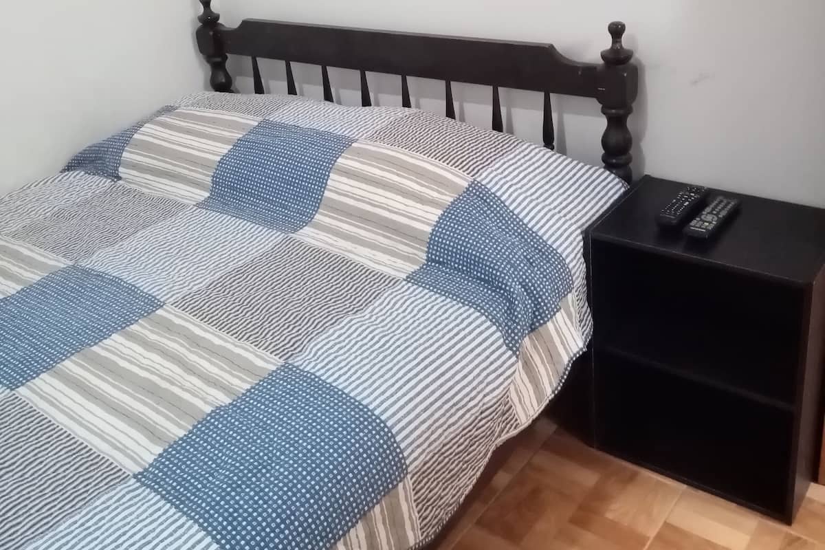 Eenvoudige kamer, 1 slaapkamer, privébadkamer, op benedenverdieping | 2 slaapkamers, gratis wifi, beddengoed
