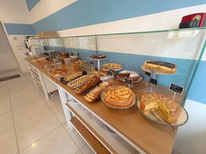 Daily buffet breakfast (EUR 15 per person) - Hotel Berenice Rimini Mare (Rimini)