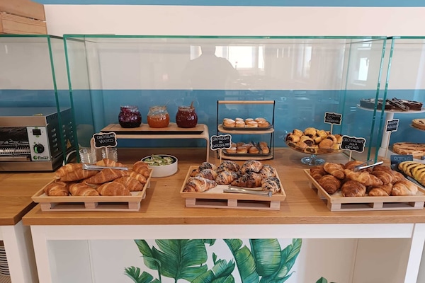 Frokostbuffé hver dag (EUR 15 per person)