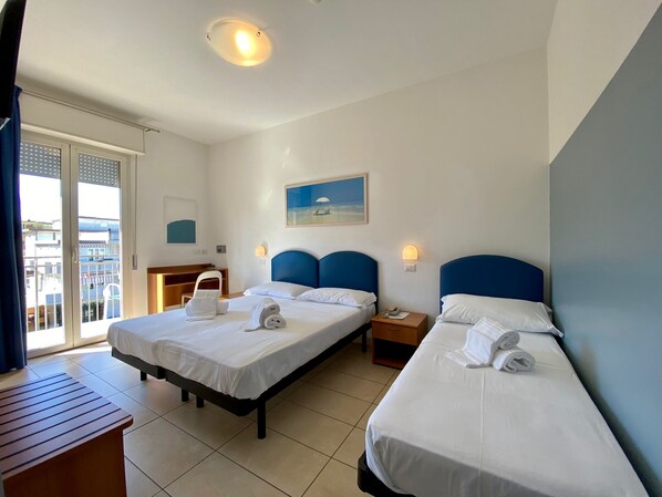 In-room safe, desk, free WiFi - Hotel Berenice Rimini Mare (Rimini)