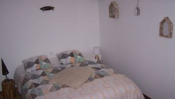 Nhà, 2 phòng ngủ | Phòng cách âm, bàn ủi/dụng cụ ủi quần áo