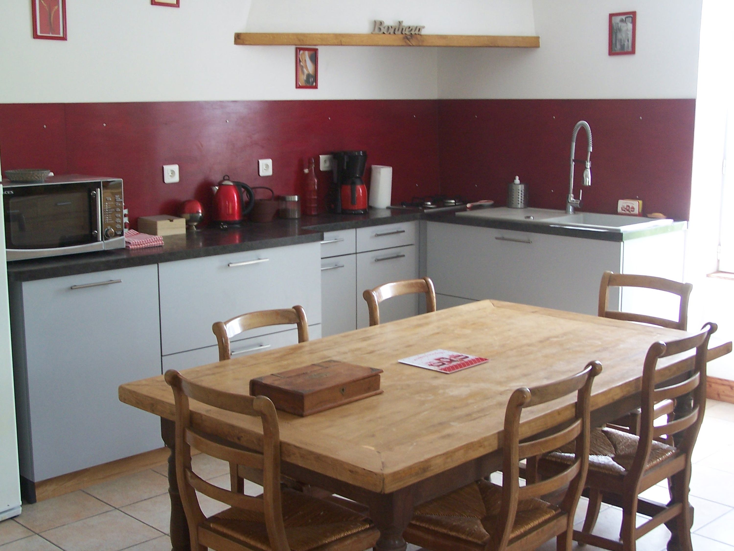 House, 2 Bedrooms | Private kitchen | Fridge, microwave, oven, stovetop