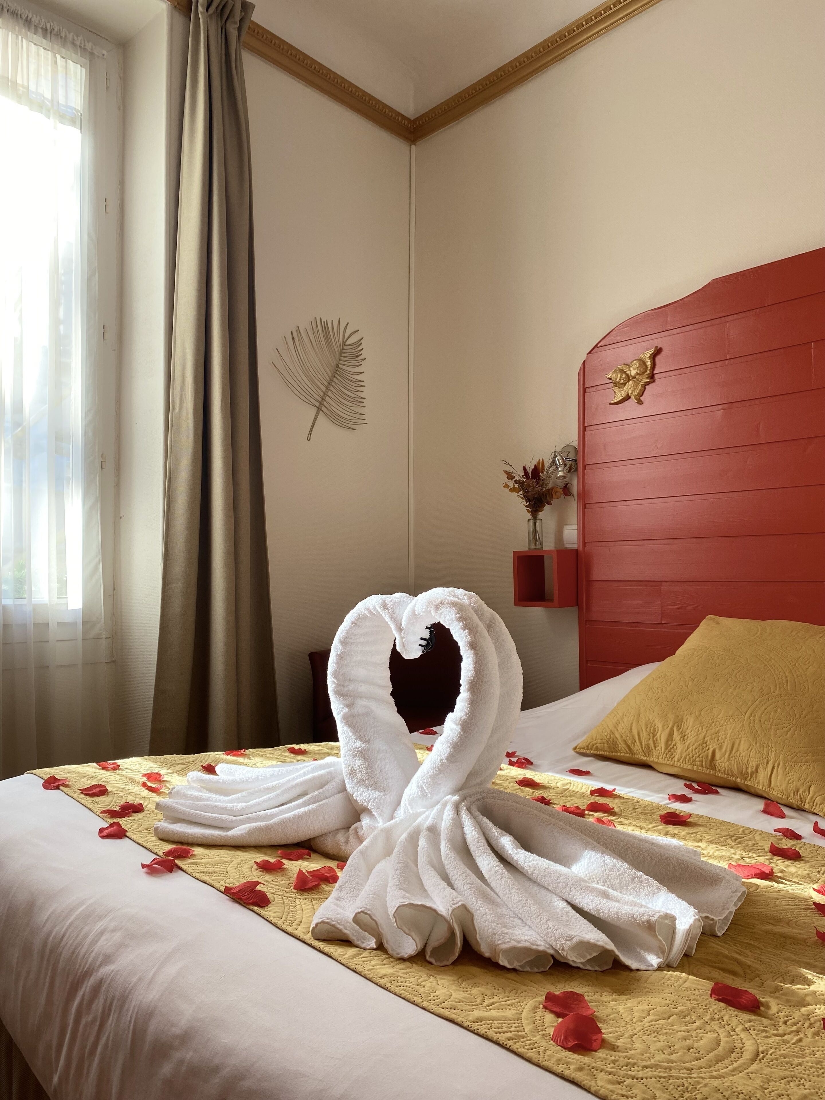 superior room | 1 bedroom, desk, blackout curtains, soundproofing