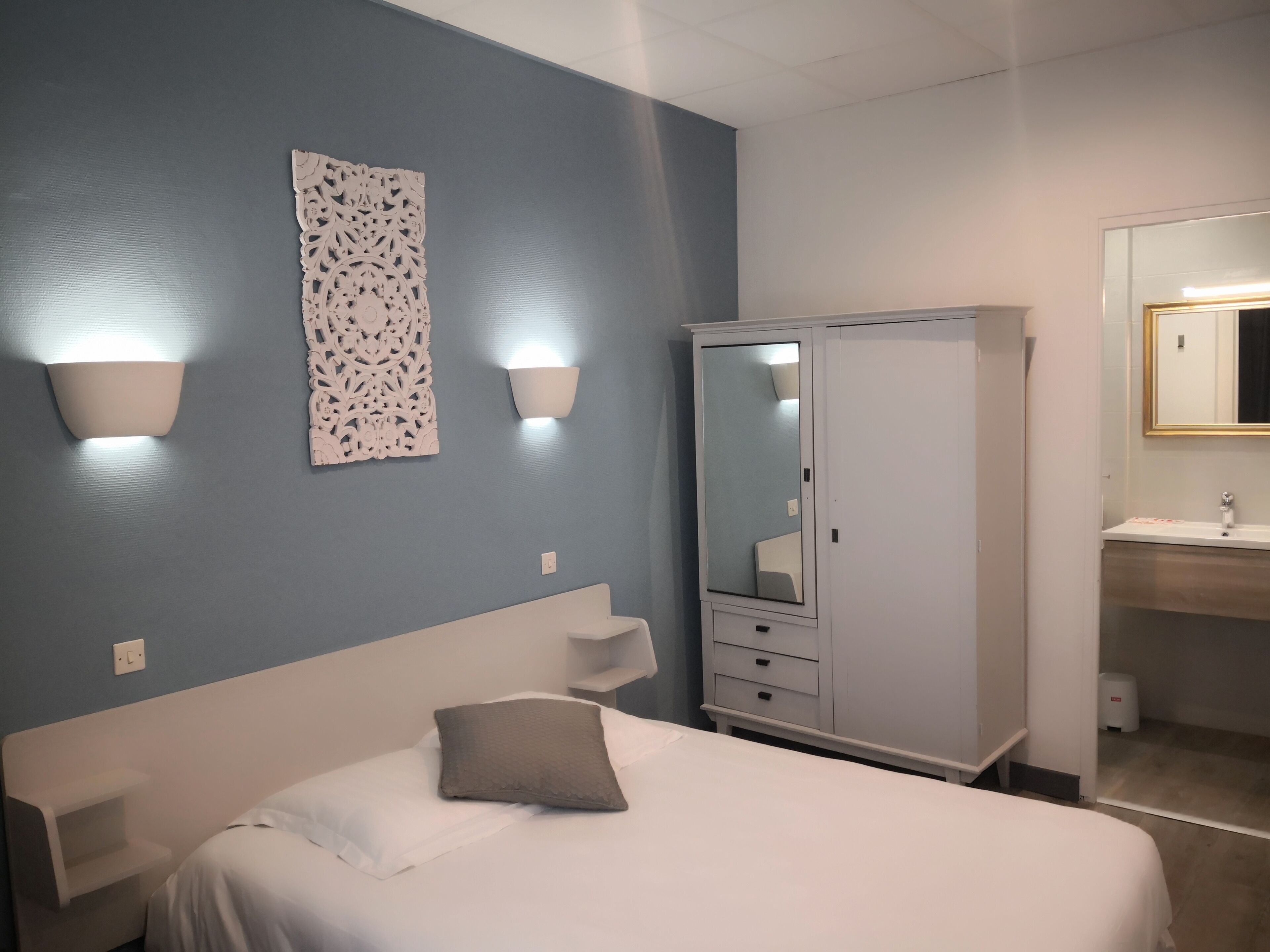 quadruple room | 1 bedroom, desk, blackout curtains, soundproofing