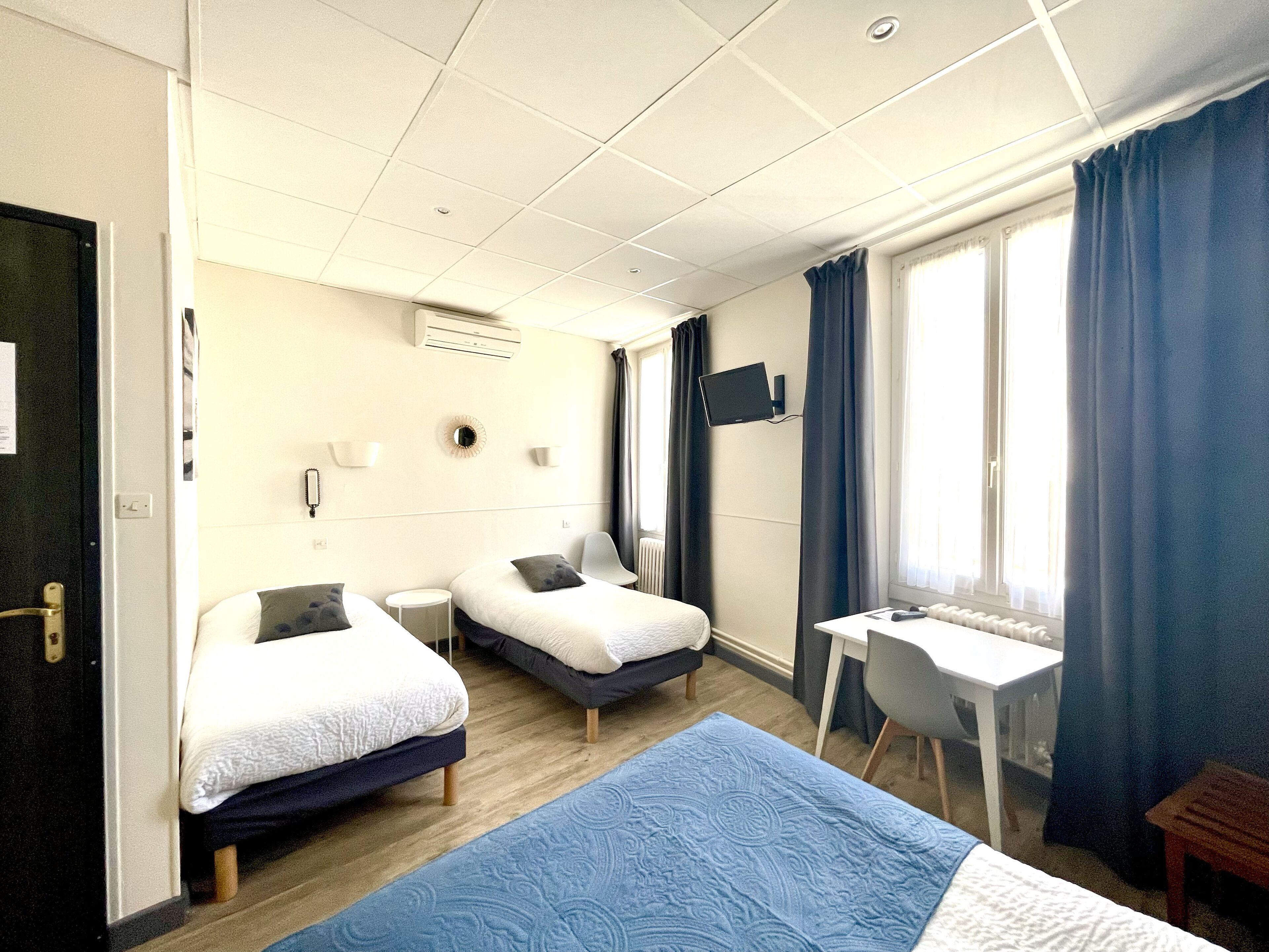 quadruple room | 1 bedroom, desk, blackout curtains, soundproofing