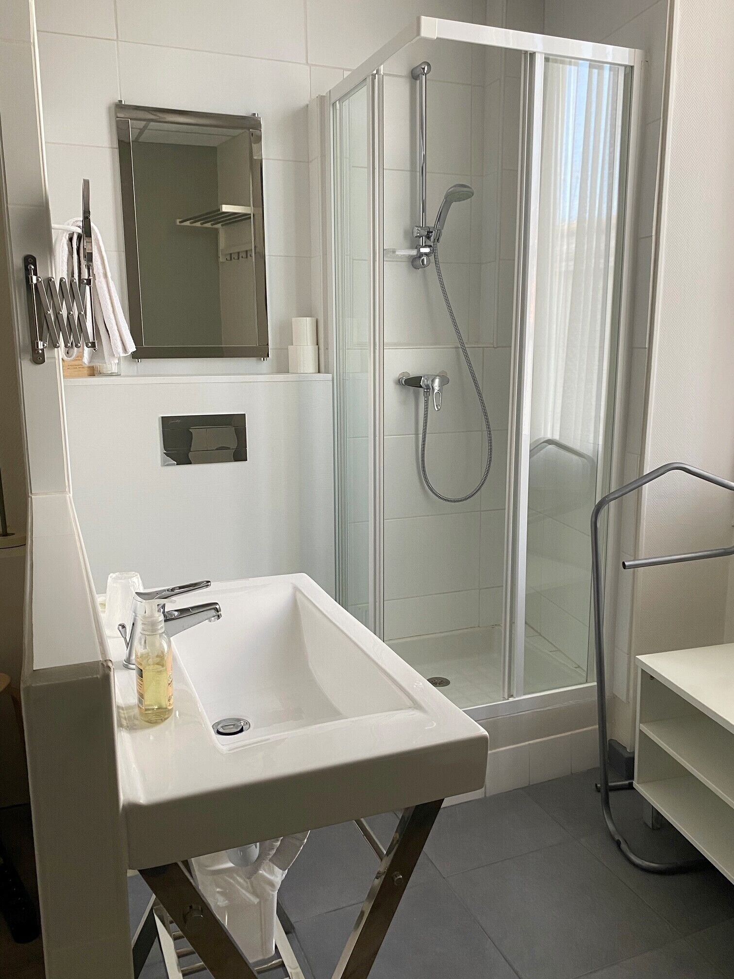 economy single room | bathroom | free toiletries, hair dryer, towels