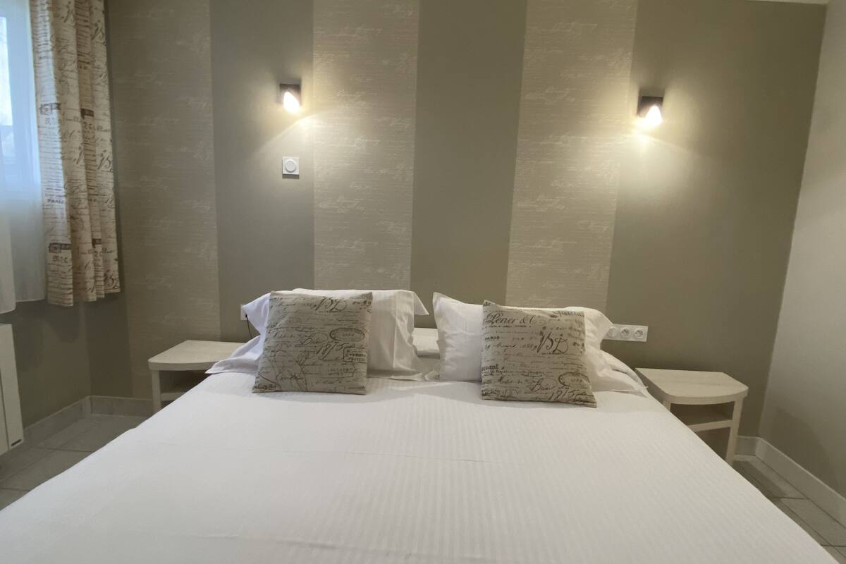 standard double room | 1 bedroom, premium bedding, in-room safe, desk