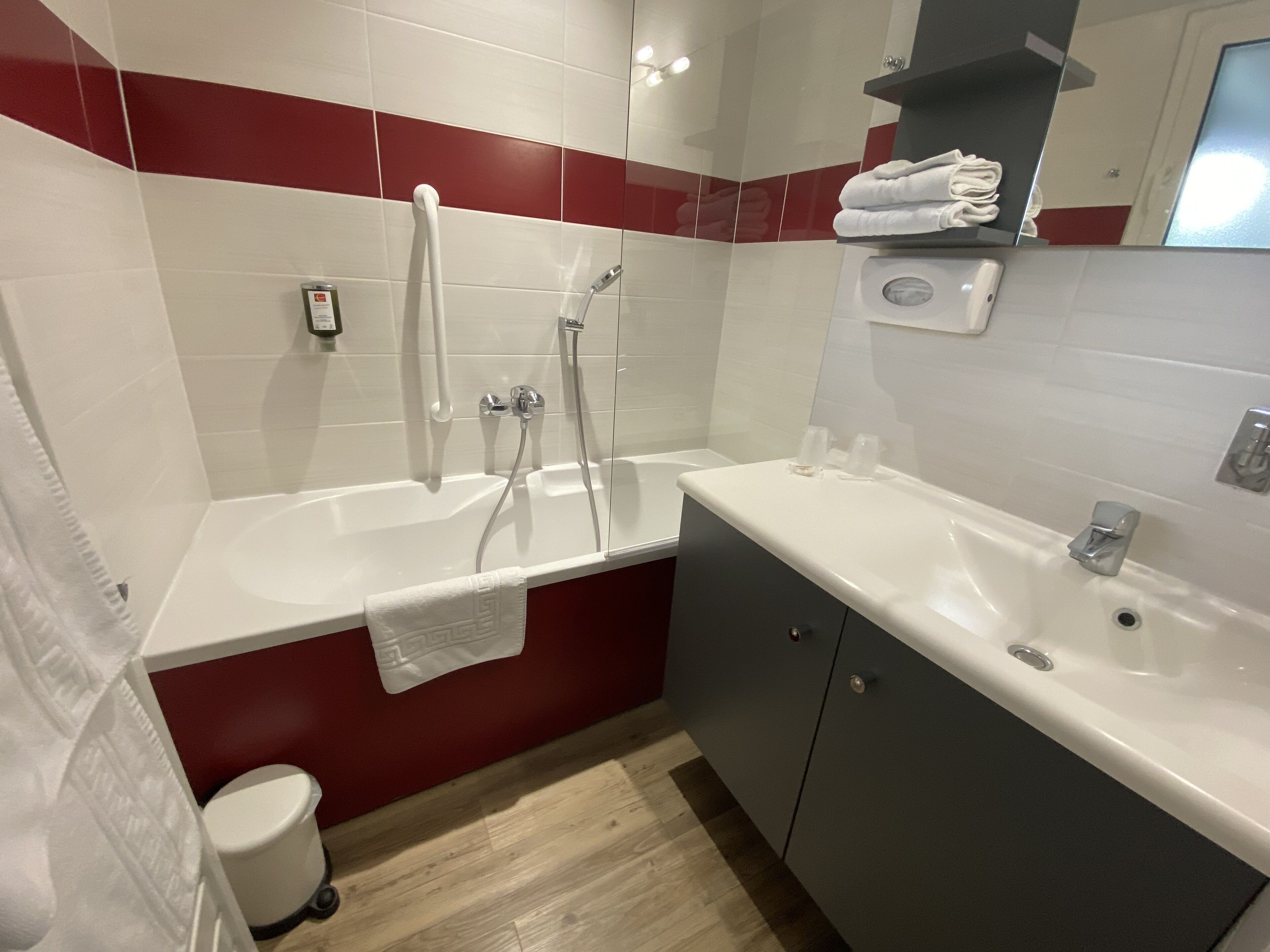 comfort double room | bathroom | free toiletries, hair dryer, towels