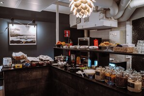 Petit déjeuner buffet servi tous les jours en supplément