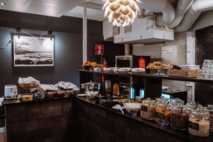 Daily buffet breakfast for a fee