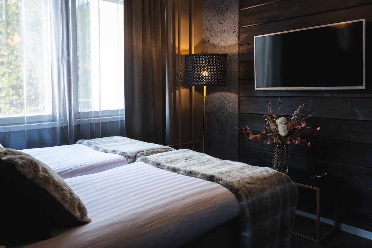 Superior Suite with Kitchen & Sauna | 熨斗/熨衣板、免费 WiFi、床单