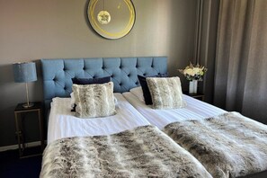 Iron/ironing board, free WiFi, bed sheets