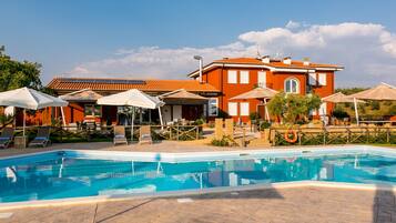 Seasonal outdoor pool, open 8:30 AM to 8:30 PM, pool umbrellas