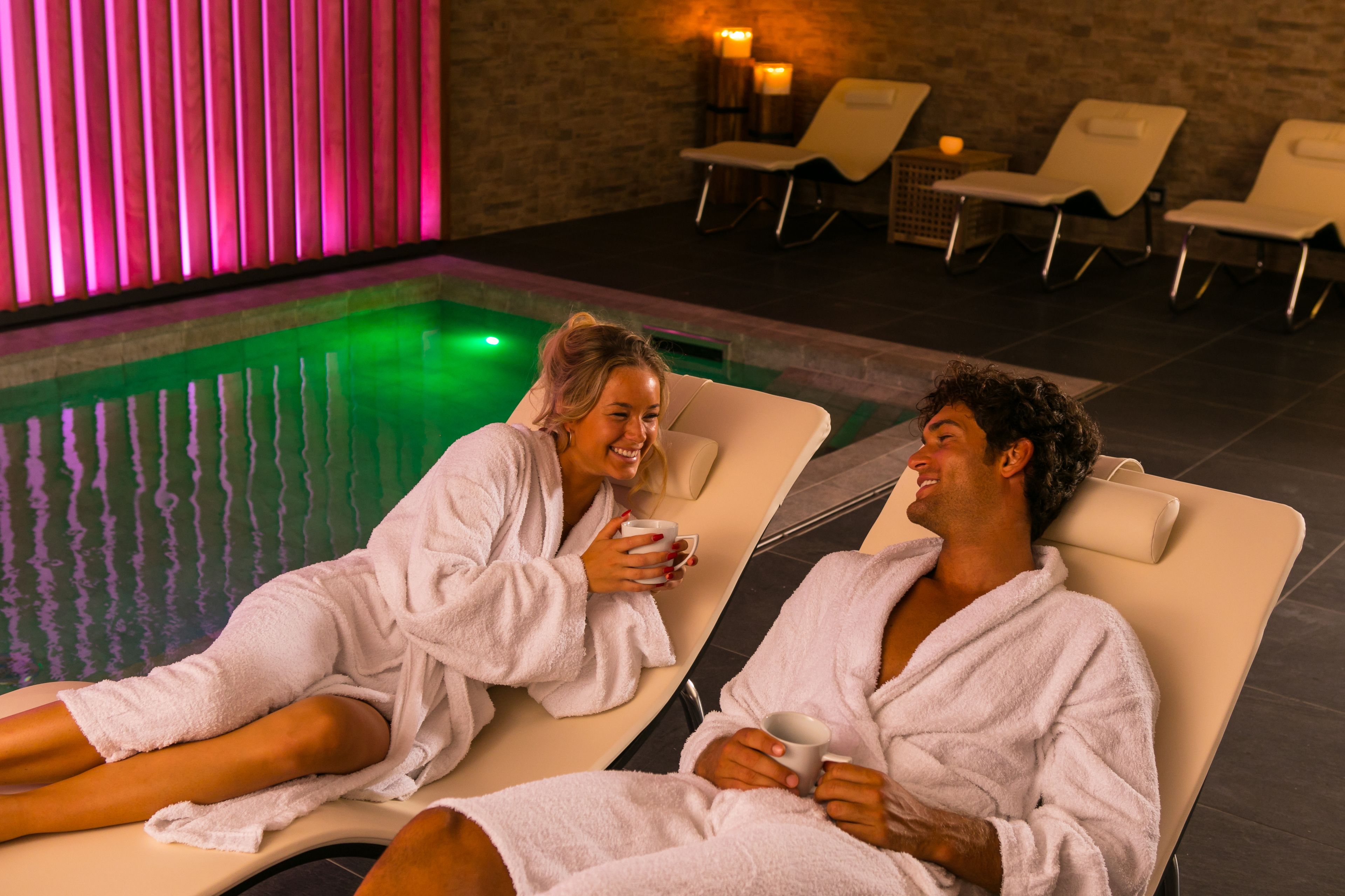 Behandlungsräume für Paare, Sauna, Whirlpool, Massageanwendungen