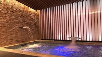 Behandelingskamers voor koppels, een sauna, een bubbelbad