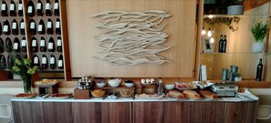 Free daily full breakfast 