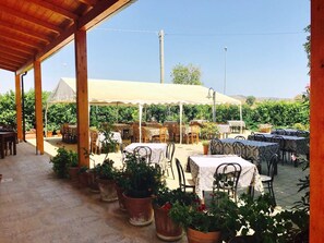 Outdoor dining - Hotel Ristorante La Decanata (Isola di Capo Rizzuto)