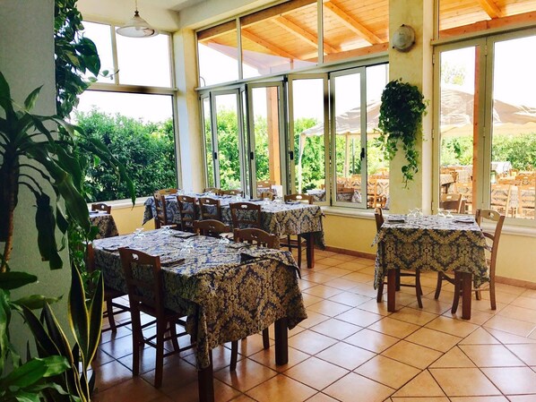Restaurant - Hotel Ristorante La Decanata (Isola di Capo Rizzuto)