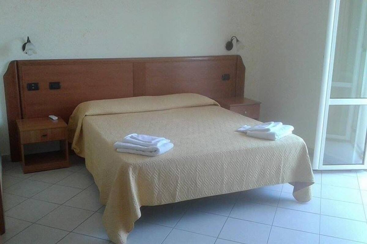 Doppelzimmer, Balkon | Hochwertige Bettwaren, Zimmersafe, Schreibtisch, schallisolierte Zimmer