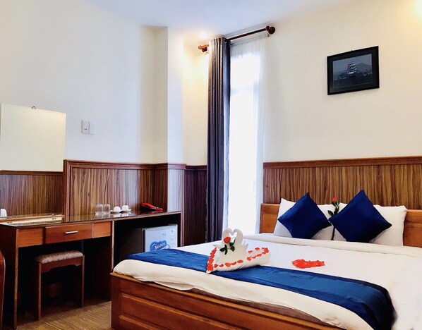 1 bedroom, minibar, in-room safe, desk - Hong Ngoc Hotel (Tuy Hoa)