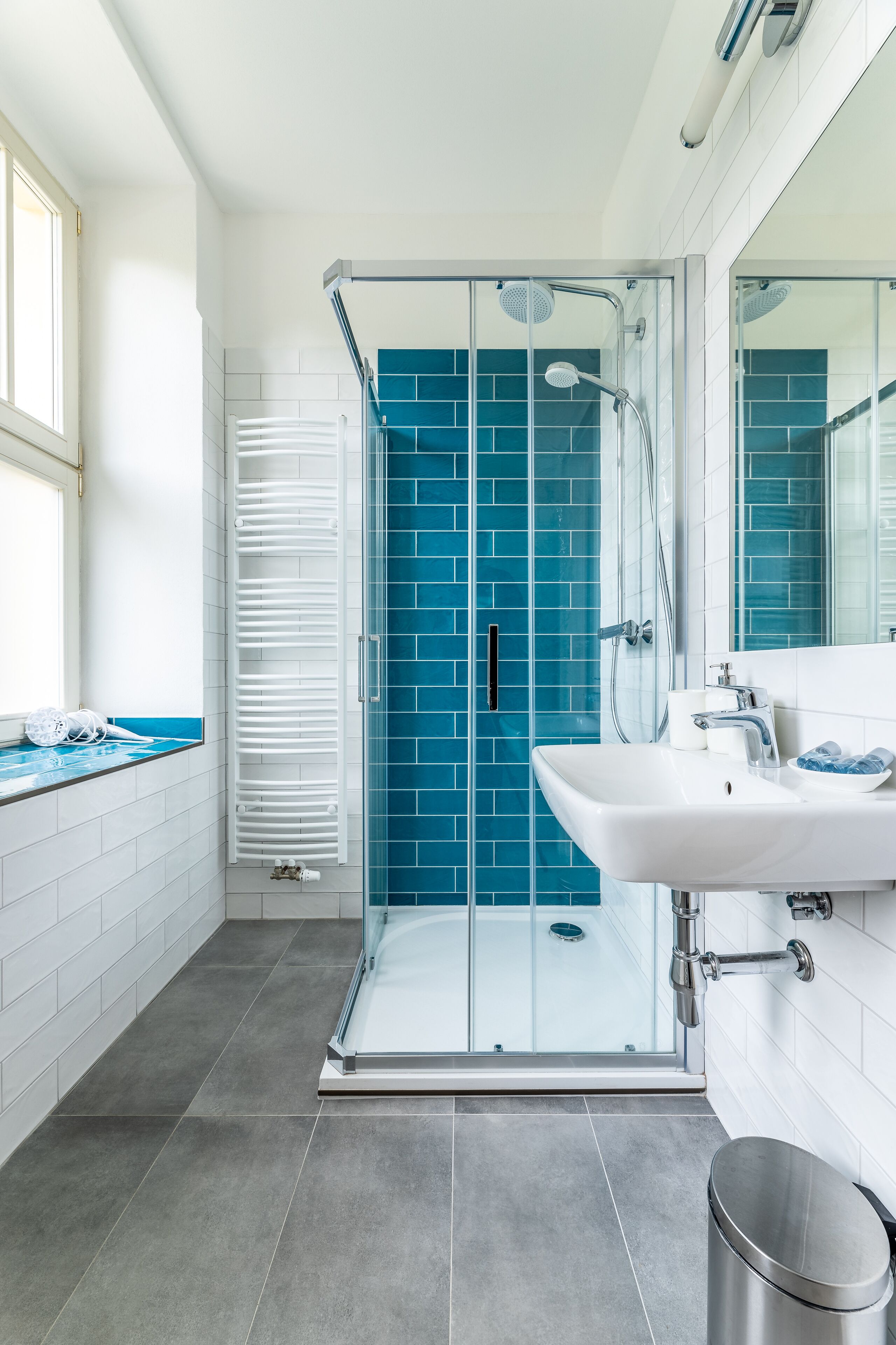 Family Apartment (3) | Bathroom | Shower, free toiletries, hair dryer, towels