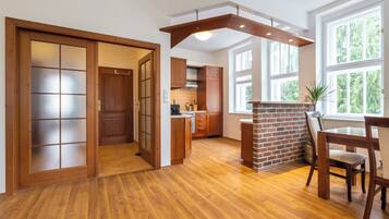 Deluxe Apartment (1) | Dining room