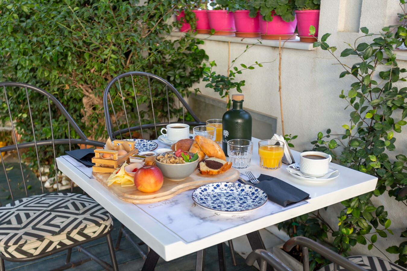 Petit déjeuner complet servi tous les jours en supplément