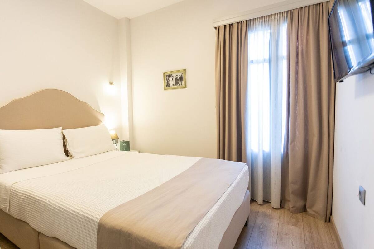 Deluxe Single Room | Minibar, soundproofing, WiFi (free), individually decorated