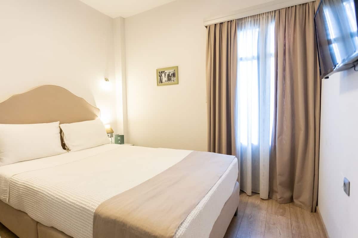 Deluxe Single Room | 1 bedroom, minibar, individually decorated, individually furnished