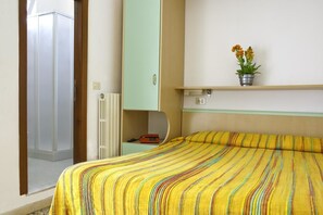 Een kluis op de kamer, individueel gedecoreerd, individueel gemeubileerd