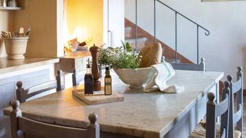 Deluxe Apartment | In-room dining