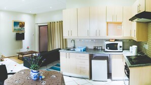 Studio | Desk, laptop workspace, bed sheets - 14B The Loop (Pretoria)